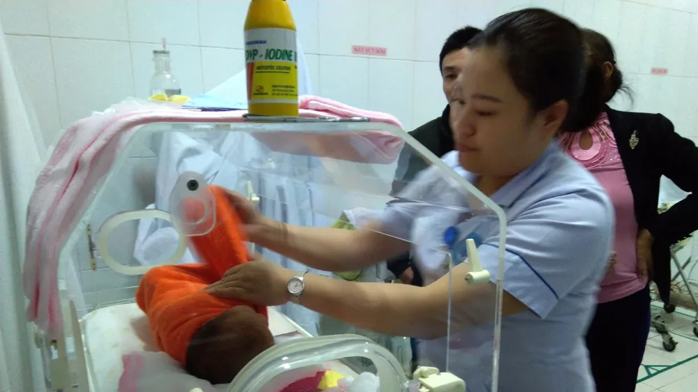 Bé gái sơ sinh bị bỏ rơi 