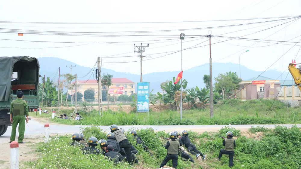 Lực lượng chức năng tham gia truy bắt đối tượng