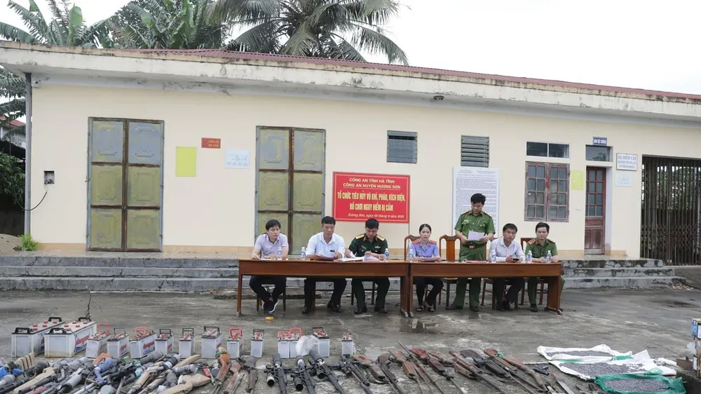 Tiêu hủy vũ khí, pháo, kích điện