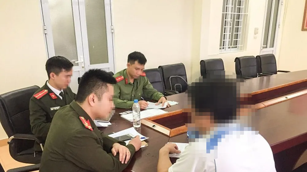 Công an làm việc với Phan V.T.