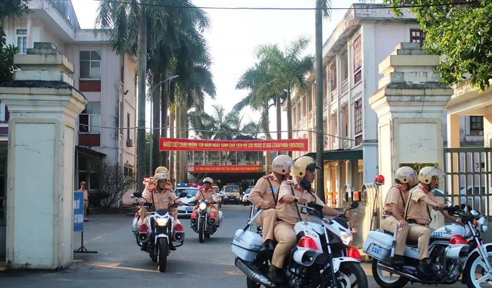 Lực lượng CSGT Công an Hà Tĩnh ra quân kiểm tra đảm bảo trật tự an toàn giao thông trên địa bàn