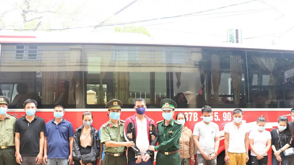 Phương tiện chở các đối tượng từ Hà Tĩnh vào khu vực Cửa khẩu Lao Bảo. Ảnh: Công an Hà Tĩnh