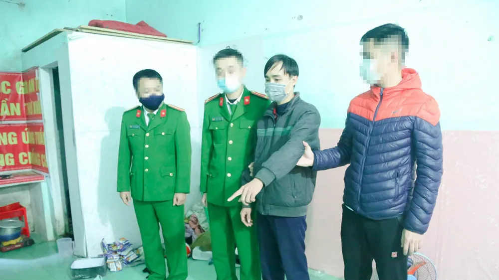 Nghi phạm Phạm Quang Mậu tại hiện trường. Ảnh: Công an Hà Tĩnh cung cấp
