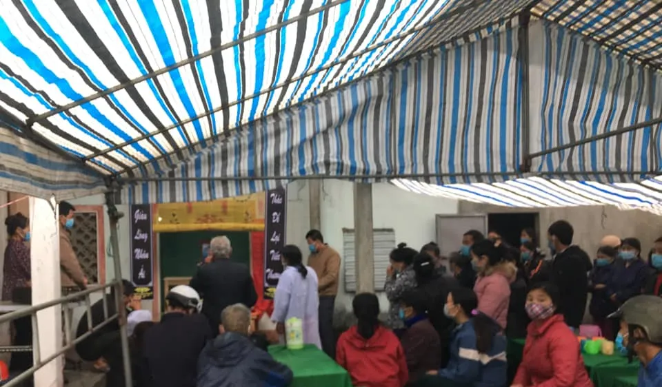 Gia đình chuẩn bị đám tang cho nạn nhân