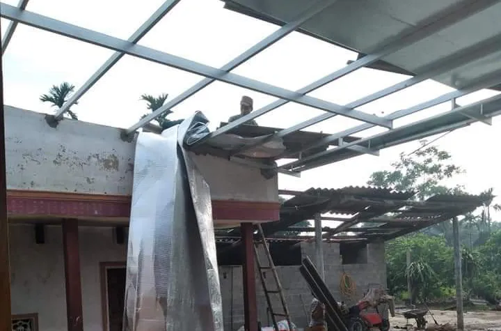 Lốc xoáy gây thiệt hại nặng về tài sản của người dân Hà Tĩnh