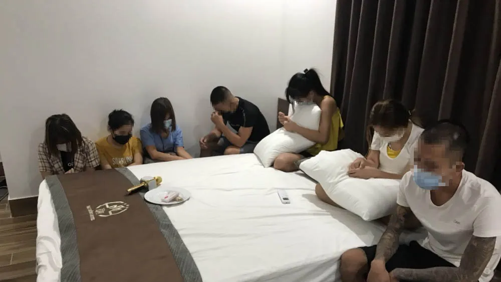 Các đối tượng tại hiện trường. Ảnh: Công an Hà Tĩnh cung cấp