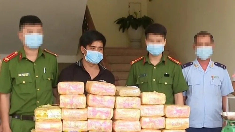 Tử hình đối tượng vận chuyển 31kg ma túy, 12.000 viên hồng phiến