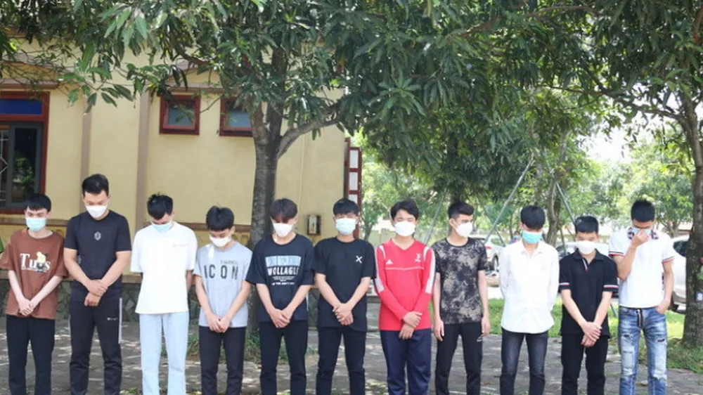 Các đối tượng tại cơ quan công an. Ảnh: Công an Hà Tĩnh 