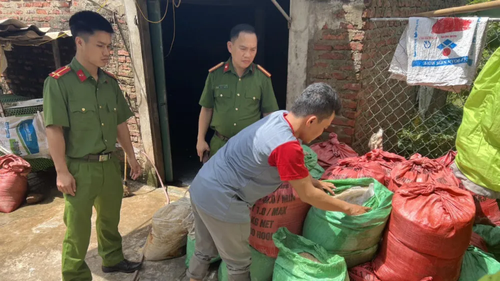 Số mỡ động vật được đóng trong các bao tải. Ảnh: Công an Hà Tĩnh
