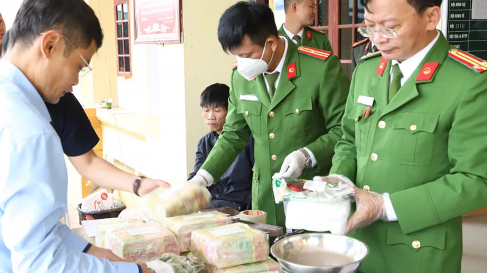 Cơ quan chức năng giám định tang vật bị thu giữ