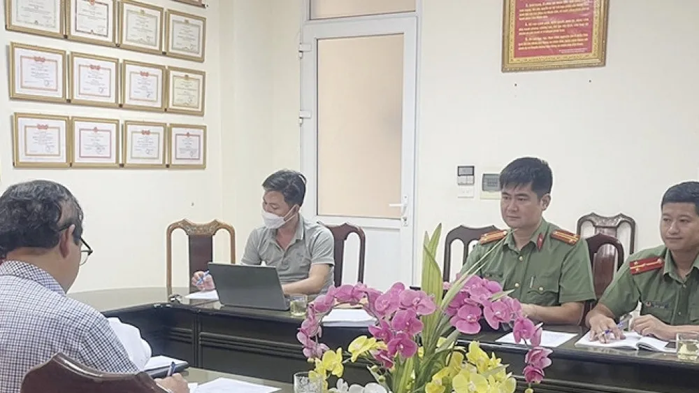 Lực lượng chức năng làm việc với L.Q.C. Ảnh: Công an Hà Tĩnh 