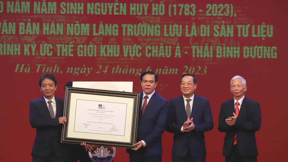Trao bằng công nhận Văn bản Hán Nôm làng Trường Lưu là Di sản tư liệu Chương trình ký ức thế giới khu vực châu Á - Thái Bình Dương