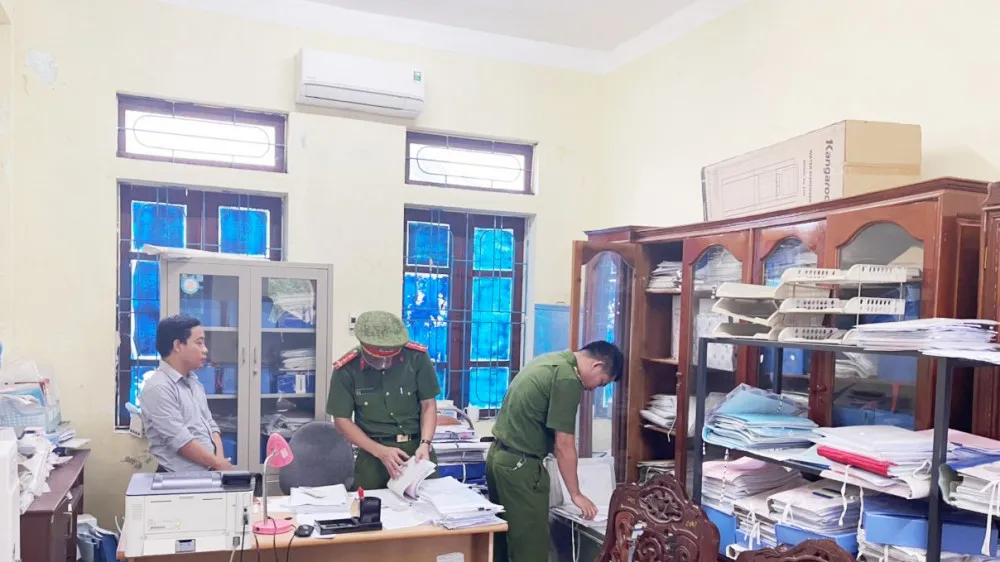 Khởi tố, bắt giam 2 bị can nguyên là kế toán trưởng xã ở Hà Tĩnh