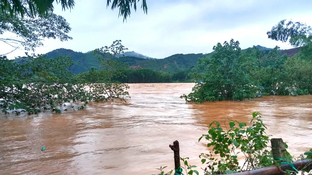 Sáng 27-9, nước tại các xã ở huyện Hương Khê đang rút xuống 