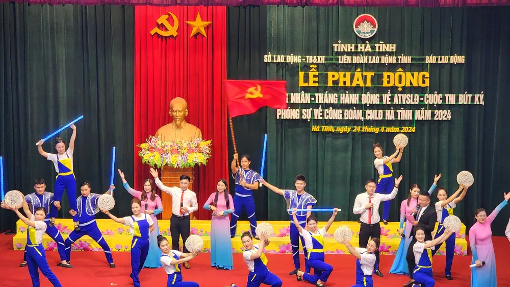 Tiết mục biểu diễn tại lễ phát động 