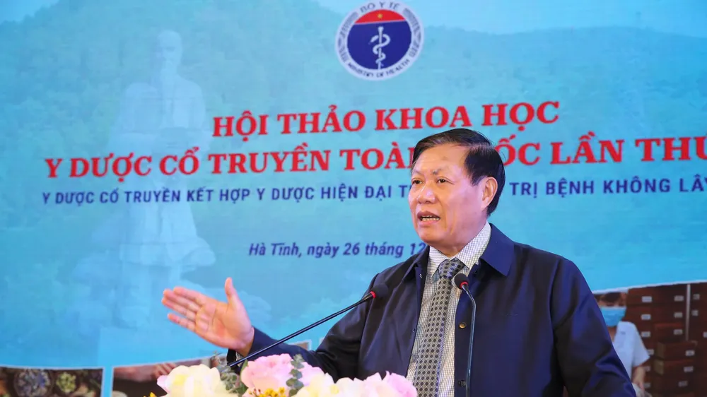 Thứ trưởng Bộ Y tế Đỗ Xuân Tuyên phát biểu tại hội thảo 