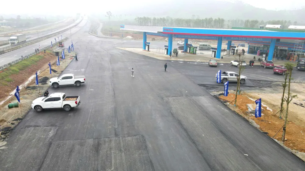 Trạm dừng nghỉ tại Km534+310 trên cao tốc Hàm Nghi - Vũng Áng được đưa vào khai thác tạm thời