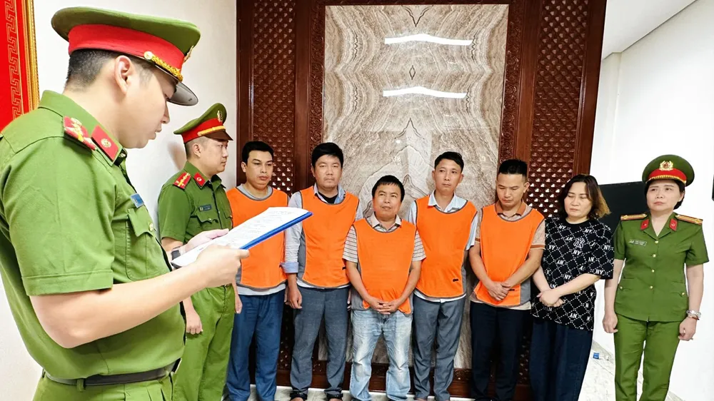 Cơ quan Cảnh sát điều tra thi hành lệnh bắt bị can để tạm giam