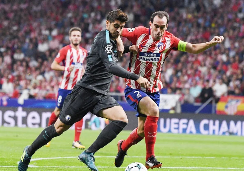 Atletico (đỏ trắng) sẽ gặp vất vả trước Chelsea. Ảnh: Getty Images
