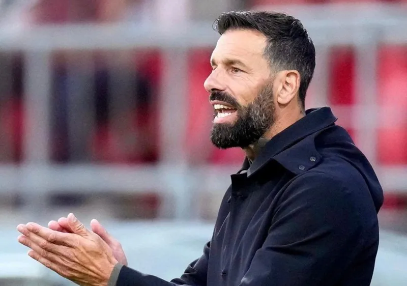 Ruud van Nistelrooy chính thức khởi nghiệp HLV tại PSV vào đầu mùa giải này.