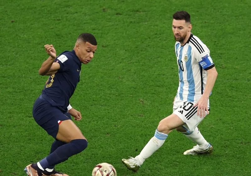 Tương lai của bóng đá thế giới nằm ở màn trình diễn miễn chê của Kylian Mbappe