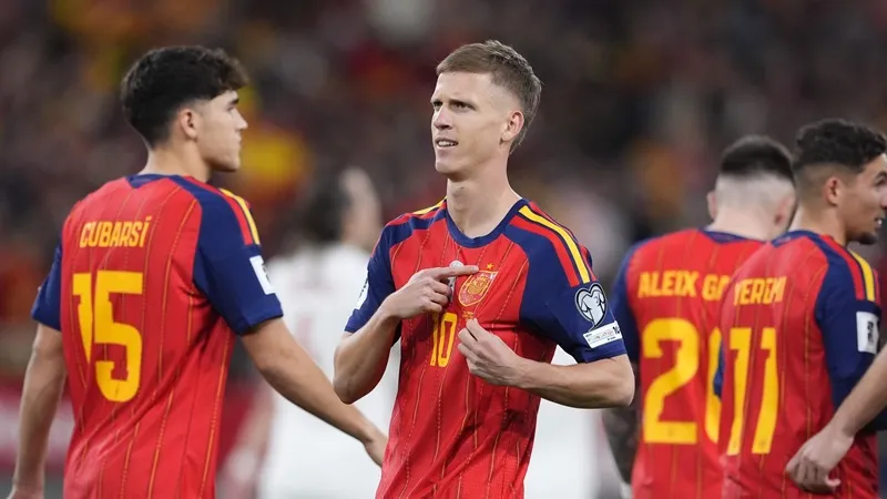 Tây Ban Nha bị Thổ Nhĩ Kỳ cầm hòa 2-2 trên sân nhà nhưng vẫn giành ngôi đầu Bảng E.