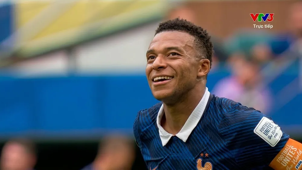 Kylian Mbappe trở thành cầu thủ đầu tiên giành Chiếc giày vàng World Cup 2 kỳ giải liên tiếp.