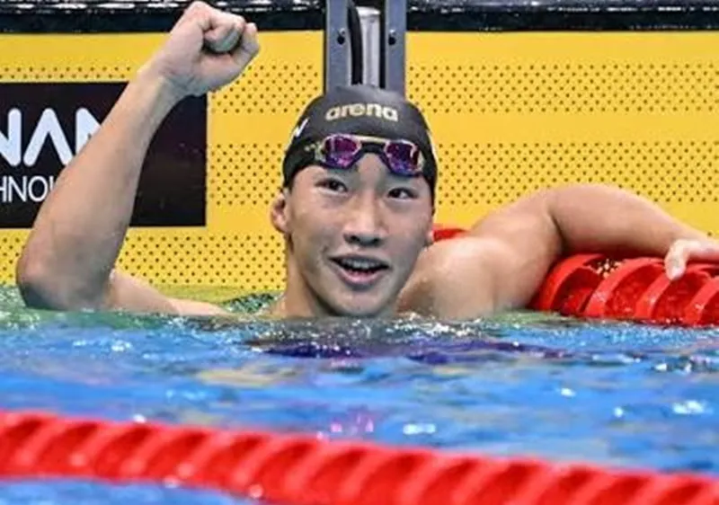 Shin Ohashi là người đầu tiên đưa thành tích 200m ếch xuống dưới mốc 2 phút 05 giây. 