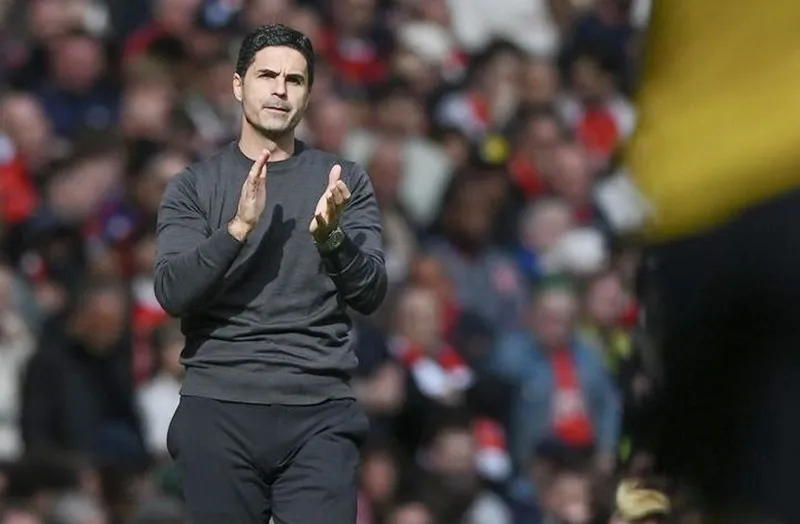 Mikel Arteta chứng kiến Arsenal đánh bại Leeds United 2-1 ở Ngoại hạng Anh. Ảnh: THX