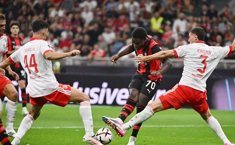 Tài năng trẻ Alphadjo Cisse (70) của AC Milan. Ảnh: THX