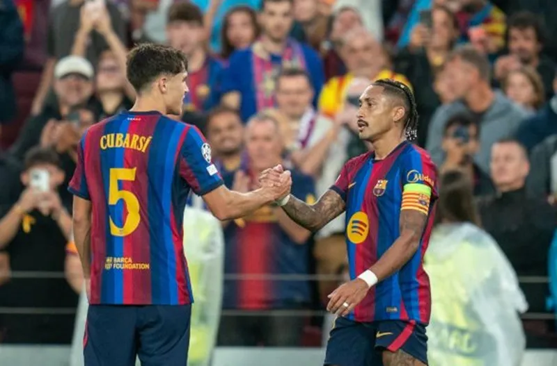 Đội trưởng Raphinha (phải) của Barcelona. Ảnh: THX