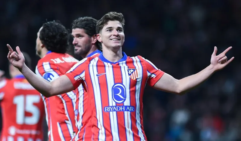 Julian Alvarez xin lỗi người hâm mộ Atletico Madrid vì từng tìm cách gia nhập Barcelona. Ảnh: THX