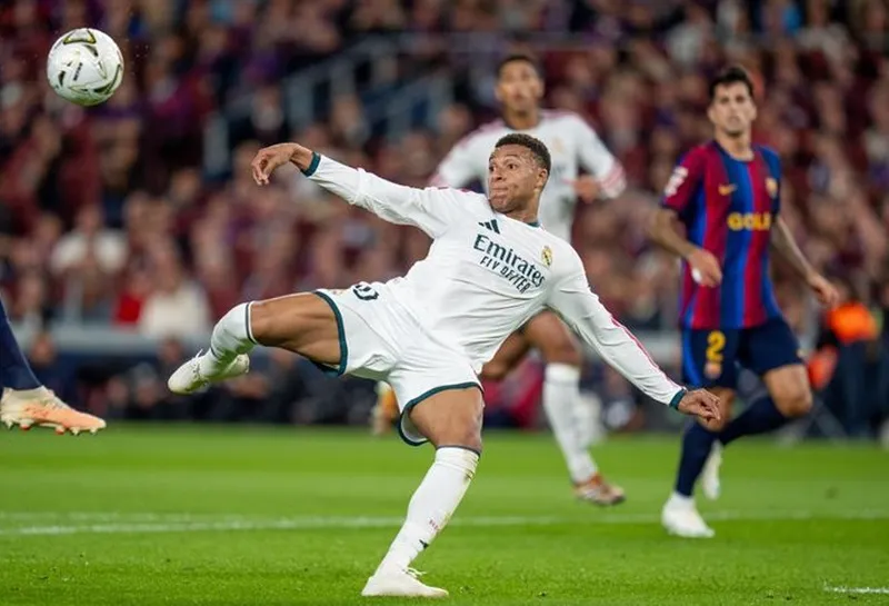 Kylian Mbappe chạm mốc 100 bàn thắng trên mọi đấu trường cho Real Madrid. Ảnh: THX