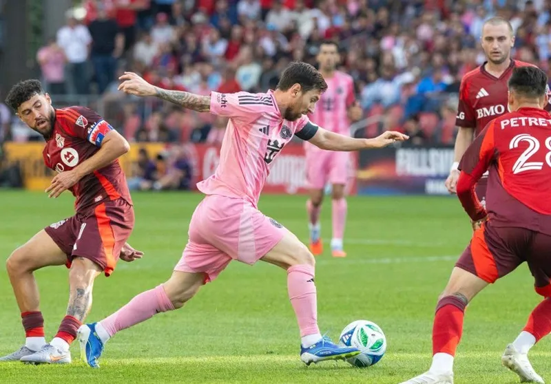 Lionel Messi đang thấy cơ hội thắng danh hiệu đến nhanh hơn trong vài tháng tới. Ảnh: THX