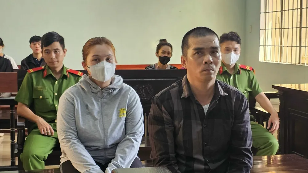 Xét xử kín vụ mẹ ruột và người tình bạo hành bé trai 3 tuổi