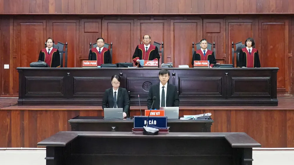 Hội đồng xét xử phúc thẩm vụ án Trương Mỹ Lan và đồng phạm giai đoạn 2. Ảnh: HOÀNG HÙNG