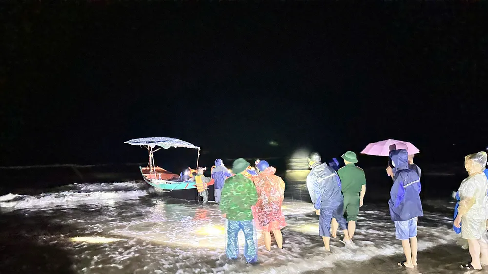 Podcast bản tin trưa 20-7: Đám cháy bùng phát thiêu rụi hơn 2ha rừng sản xuất ở Đà Nẵng | Bão số 3 đổi hướng