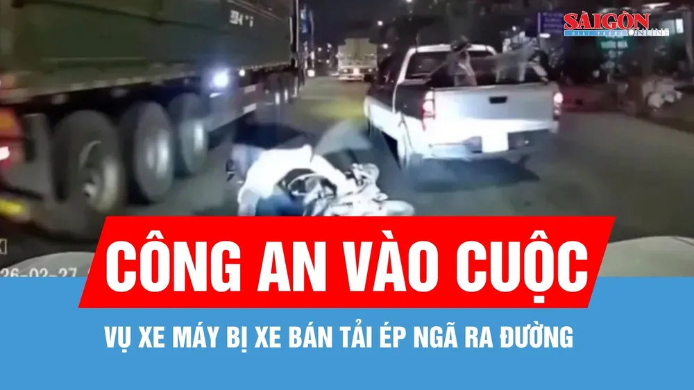 Công an xác minh clip xe máy bị ô tô chèn ngã, suýt bị xe tải cán