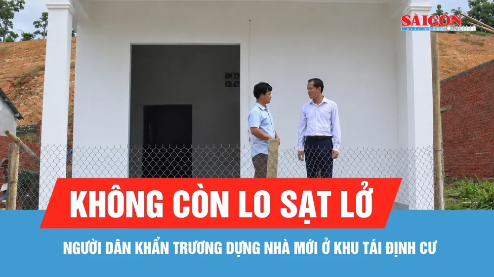 Quảng Ngãi: Người dân vùng sạt lở khẩn trương dựng nhà mới ở khu tái định cư