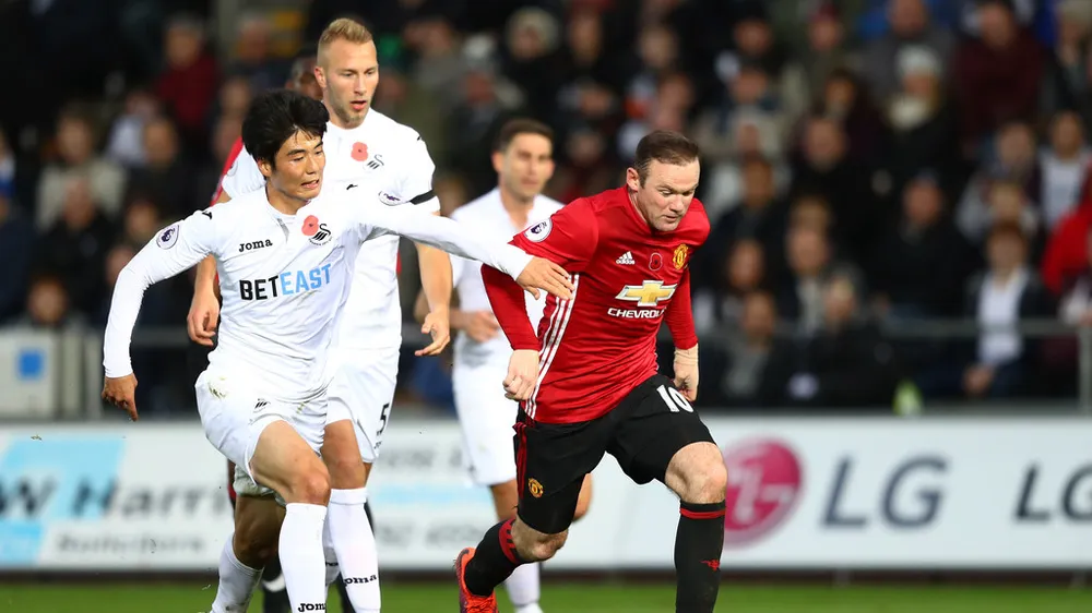 Swansea (trái) nhiều khả năng sẽ thất bại trước Man.United.
