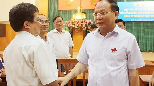 Đồng chí Tất Thành Cang, Ủy viên Trung ương Đảng, Phó Bí thư Thường trực Thành ủy TPHCM tại buổi tiếp xúc cử tri quận 10. Ảnh: THANHUYTPHCM.VN