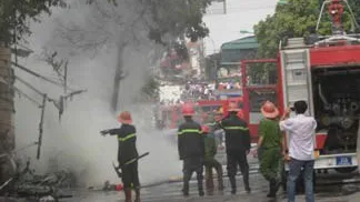 Kịp thời dập tắt vụ cháy tại phố Thái Hà, Hà Nội 