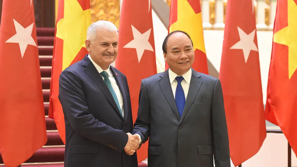 Hai nhà lãnh đạo Việt Nam và Thổ Nhỹ Kỳ quyết tâm giải quyết các trở ngại của doanh nghiệp. Ảnh VGP