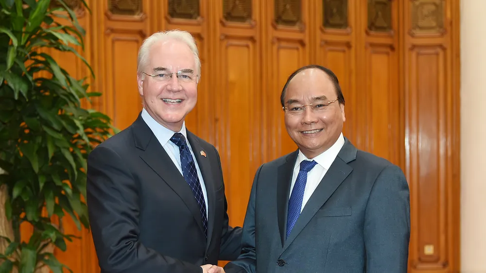 Thủ tướng Nguyễn Xuân Phúc tiếp Bộ trưởng Y tế và Phúc lợi con người Hoa Kỳ T. Prai. Ảnh: VGP