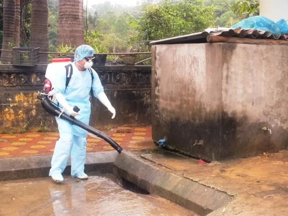 Khởi tố kẻ đánh nhân viên phun thuốc diệt muỗi SXH