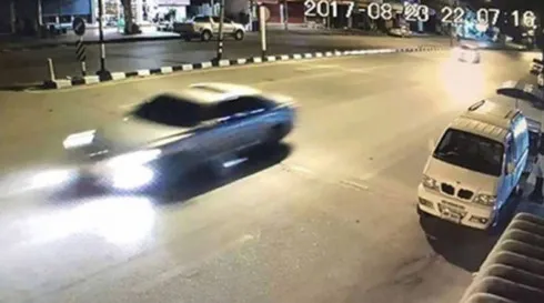 Camera an ninh ở Aranyaprathet, tỉnh Sa Kaeo, ghi lại hình ảnh ngày 23/8/2017 một chiếc xe mà giới chức Thái Lan tin là chở bà Yingluck bỏ trốn. (Ảnh: Khaosodenglish)