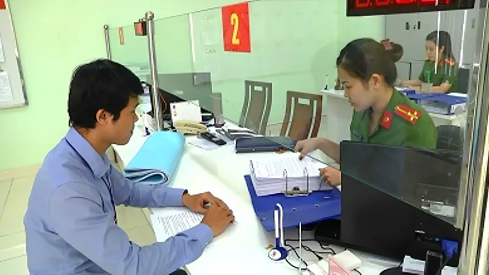 Chủ doanh nghiệp nộp hồ sơ thẩm duyệt PCCC theo cơ chế một cửa tại Cảnh sát PCCC TPHCM