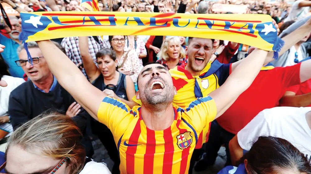 Phản ứng của người dân Catalonia sau khi nghị viện khu vực tuyên bố độc lập 