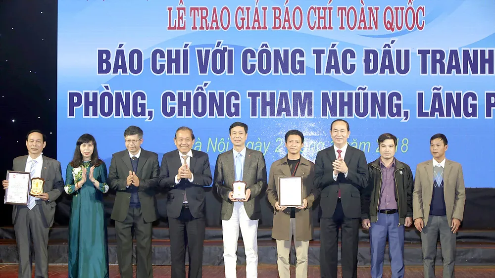 Chủ tịch nước Trần Đại Quang đến dự và trao giải cho các tác giả Ảnh:TTXVN