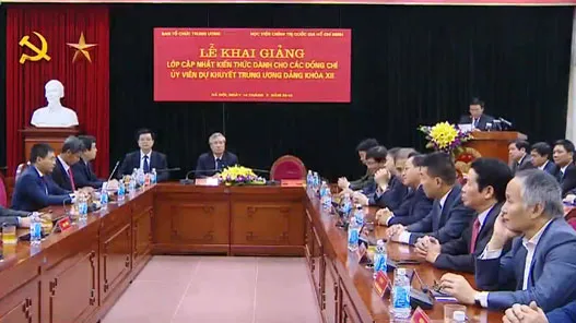 Khai giảng lớp bồi dưỡng nâng cao kiến thức cho Ủy viên dự khuyết Trung ương Đảng khóa XII